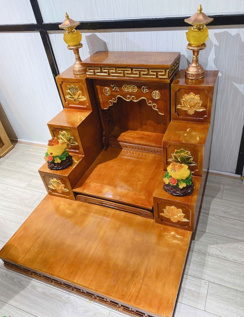 Mẫu bàn thờ Thần Tài Tài Lộc BTT-006 mái bằng hiện đại kèm bệ và tam cấp