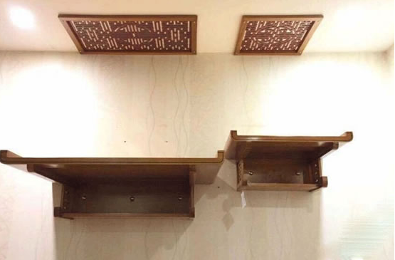 Mẫu bàn thờ nhà chung cư sử dụng trần chống ám khói