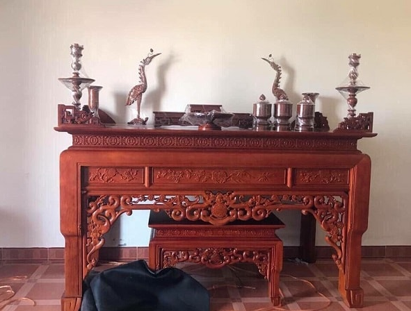 Mẫu bàn thừ gỗ hương đỏ