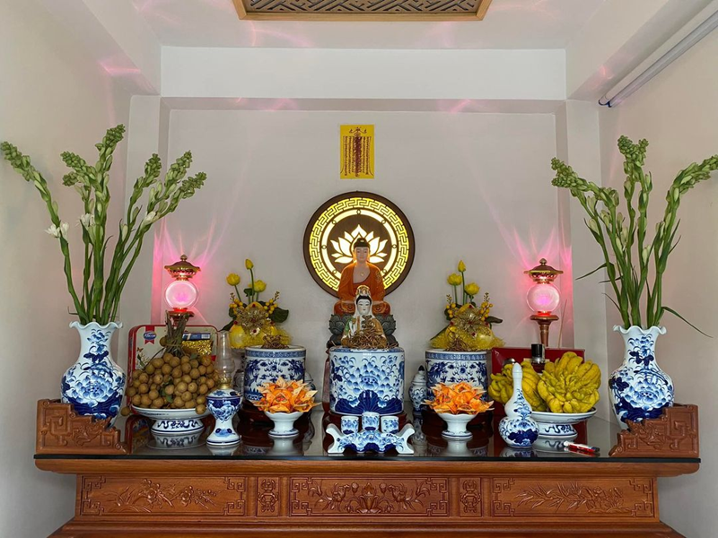 Bát Hương Biểu Tượng Trung Tâm Bàn Thờ